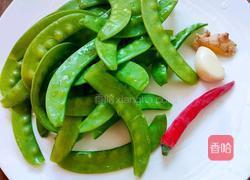 荷兰豆炒香肠的做法图解3