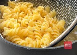 奶油虾滑蘑菇意面的做法图解1