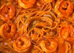 黑松露辣奶油虾仁意面