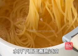 黑松露辣奶油虾仁意面的做法图解3