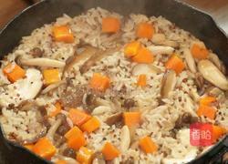 三文鱼菌菇焖饭的做法图解6