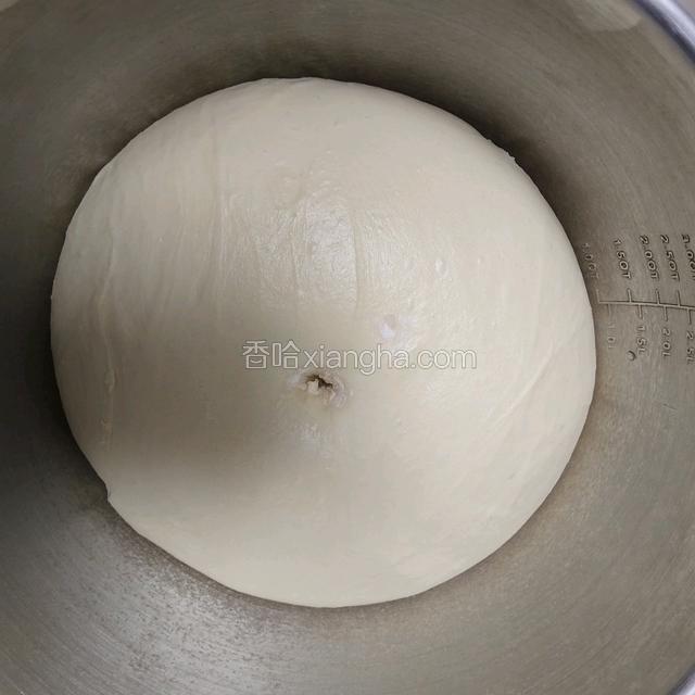 手指戳小孔不回缩