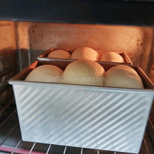 烤箱上下管预热，各180℃，下层先烤7分钟左右