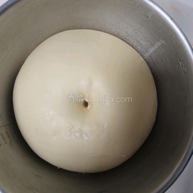 手指戳小孔不回缩