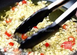 蒜蓉生蚝大虾煲的做法图解3