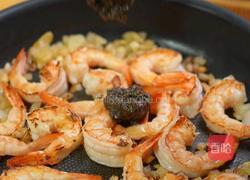 黑松露牛油果蒜香虾的做法图解6