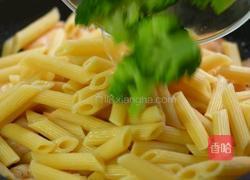 松露海鲜通心粉的做法图解3