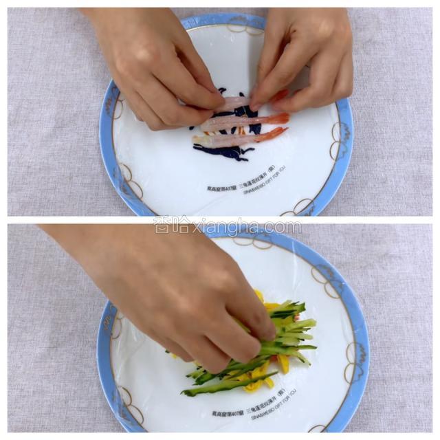 先放3个加拿大野生北极虾生虾，再放上鸡蛋丝和黄瓜丝。
