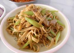 芹菜炒豆腐皮