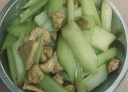家常翠芹炒肉片