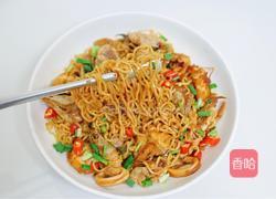 北极虾香辣海鲜拌面的做法图解9