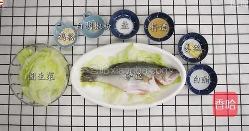 处理食材。
