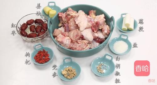 大葱切段，姜切块。