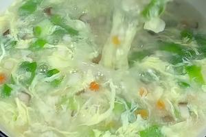 这个季节要多喝汤进补 