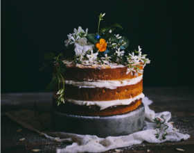 鮮花和甜點(diǎn)，相信沒有人會(huì)抗拒得了吧？