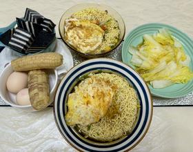 早餐🥣父子俩要吃泡面🍜[图]