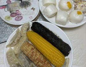 早餐🥣牛奶，面包，饺子🥟，紫菜卷[图]