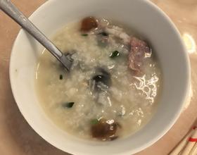 皮蛋瘦肉粥。[图]