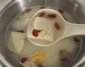 奶白色的鱼汤，好鲜哦。[图]