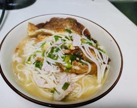 早餐:面条🍜➕煎蛋➕肉[图]