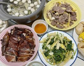 午餐🥣酸笋炒牛肉，酸笋炒番薯叶，烧鹅，肉丸汤[图]