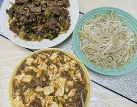 午餐🥣酸菜炒牛肉，豆芽，牛肉鸡蛋豆腐羹[图]