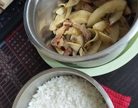 午饭，黄笋瓜炒肉[图]