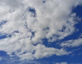 厚厚的云朵☁️[图]