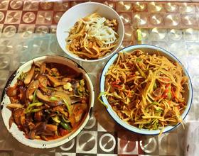 晚餐打卡-茄辣西，土豆丝炒肉，拌面[图]