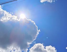 今天多云🌥，层层叠叠的云朵☁️，像棉絮，柔软温暖！[图]