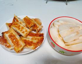 早餐:锅贴➕秋月梨[图]
