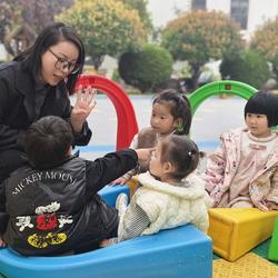 愛美食的老阿姨