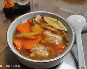 用心燉煮一碗熱湯，是對(duì)生命最好的慰藉與獎(jiǎng)賞，從舌尖滋養(yǎng)到心房！