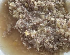 早餐🥣菜配白粥，酸菜，青菜好吃，我不吃咸瓜肉饼。[图]