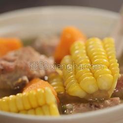 玉米胡萝卜排骨汤的做法[图]