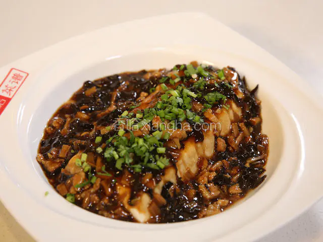 黄花木耳肉丁扒豆腐